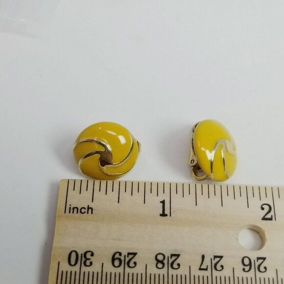 Vintage Yellow Enamel Round Clip On Earrings, Spiral Pinwheel Design, Estate - Picture 4 of 6